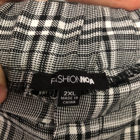 Fashion Nova plaid pants - Picture 2 of 2
